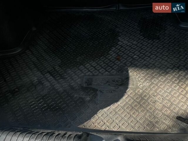 Белый Киа Рио, объемом двигателя 1.4 л и пробегом 176 тыс. км за 7500 $, фото 13 на Automoto.ua