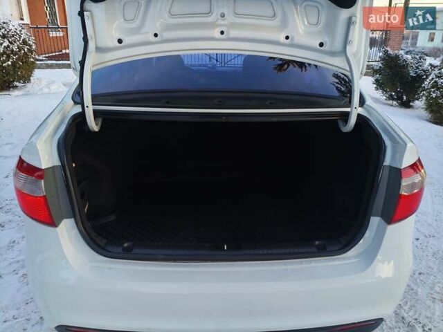 Белый Киа Рио, объемом двигателя 1.4 л и пробегом 144 тыс. км за 7700 $, фото 22 на Automoto.ua