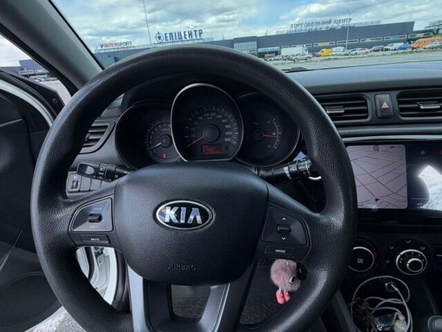 Белый Киа Рио, объемом двигателя 1.4 л и пробегом 125 тыс. км за 6500 $, фото 7 на Automoto.ua
