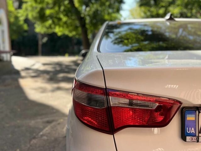 Белый Киа Рио, объемом двигателя 1.4 л и пробегом 218 тыс. км за 7600 $, фото 7 на Automoto.ua