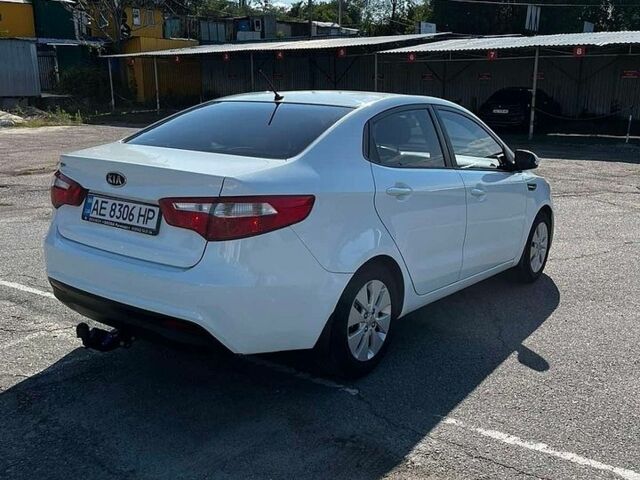 Белый Киа Рио, объемом двигателя 1.6 л и пробегом 267 тыс. км за 7000 $, фото 4 на Automoto.ua
