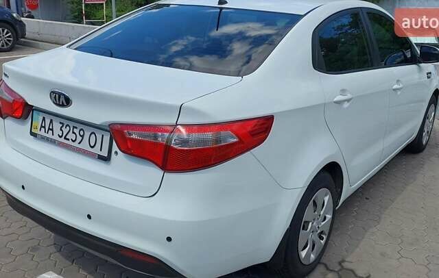 Білий Кіа Ріо, об'ємом двигуна 1.6 л та пробігом 73 тис. км за 9500 $, фото 4 на Automoto.ua