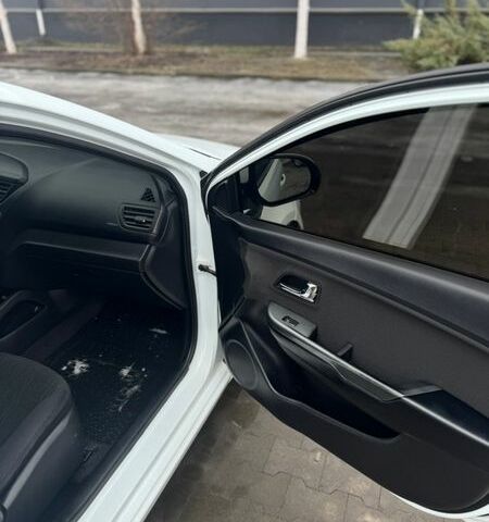 Білий Кіа Ріо, об'ємом двигуна 1.59 л та пробігом 238 тис. км за 6900 $, фото 14 на Automoto.ua