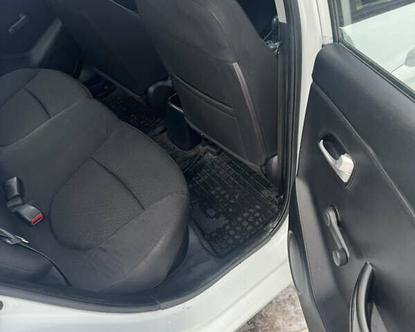 Белый Киа Рио, объемом двигателя 1.4 л и пробегом 178 тыс. км за 7500 $, фото 20 на Automoto.ua