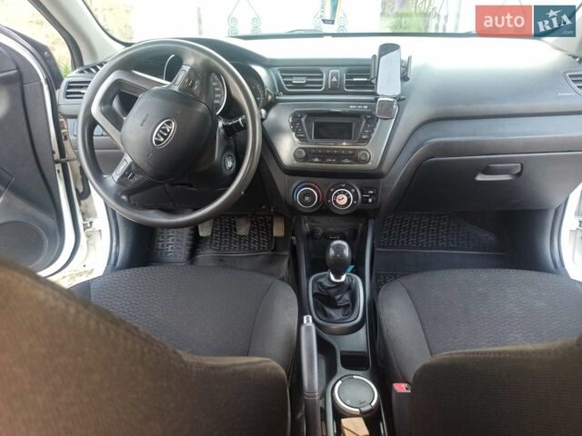 Белый Киа Рио, объемом двигателя 1.4 л и пробегом 156 тыс. км за 6300 $, фото 2 на Automoto.ua