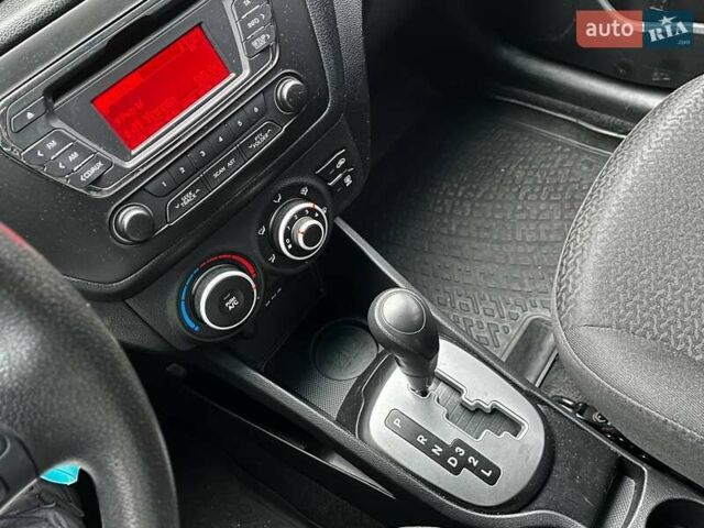 Белый Киа Рио, объемом двигателя 1.4 л и пробегом 125 тыс. км за 8000 $, фото 16 на Automoto.ua