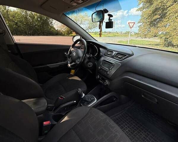 Білий Кіа Ріо, об'ємом двигуна 1.59 л та пробігом 106 тис. км за 8400 $, фото 6 на Automoto.ua