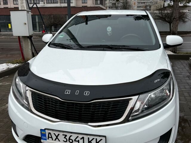 Белый Киа Рио, объемом двигателя 1.4 л и пробегом 106 тыс. км за 8500 $, фото 5 на Automoto.ua
