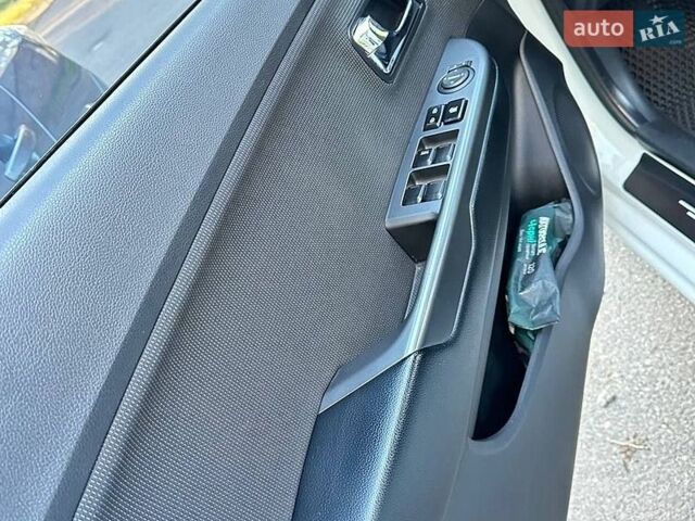 Белый Киа Рио, объемом двигателя 1.6 л и пробегом 135 тыс. км за 9000 $, фото 8 на Automoto.ua