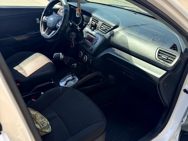Белый Киа Рио, объемом двигателя 1.4 л и пробегом 222 тыс. км за 6900 $, фото 11 на Automoto.ua
