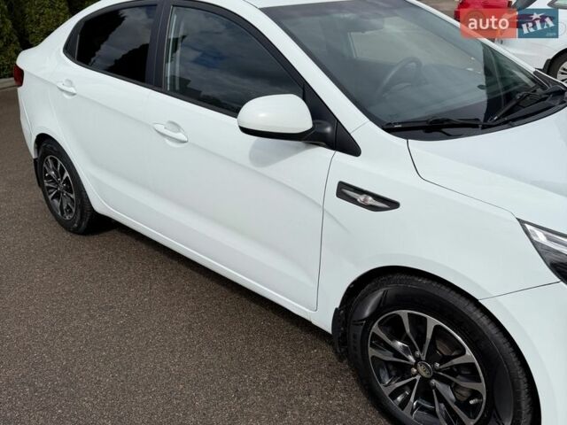Білий Кіа Ріо, об'ємом двигуна 1.4 л та пробігом 139 тис. км за 8200 $, фото 16 на Automoto.ua