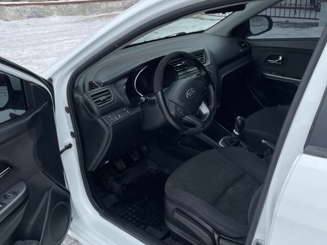 Білий Кіа Ріо, об'ємом двигуна 1.6 л та пробігом 148 тис. км за 7550 $, фото 5 на Automoto.ua