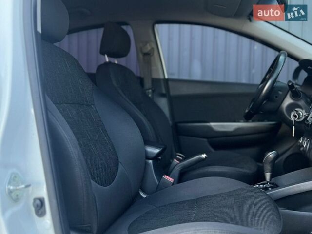 Белый Киа Рио, объемом двигателя 1.6 л и пробегом 135 тыс. км за 9199 $, фото 24 на Automoto.ua