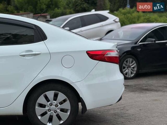 Белый Киа Рио, объемом двигателя 1.6 л и пробегом 105 тыс. км за 7790 $, фото 7 на Automoto.ua