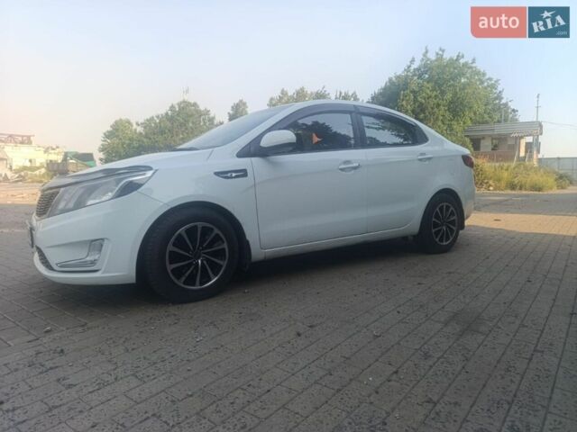 Білий Кіа Ріо, об'ємом двигуна 1.4 л та пробігом 180 тис. км за 8000 $, фото 1 на Automoto.ua