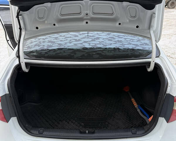 Белый Киа Рио, объемом двигателя 1.4 л и пробегом 211 тыс. км за 6950 $, фото 20 на Automoto.ua