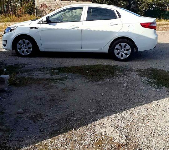 Белый Киа Рио, объемом двигателя 1.4 л и пробегом 58 тыс. км за 5800 $, фото 3 на Automoto.ua