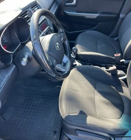 Білий Кіа Ріо, об'ємом двигуна 1.4 л та пробігом 210 тис. км за 5800 $, фото 9 на Automoto.ua