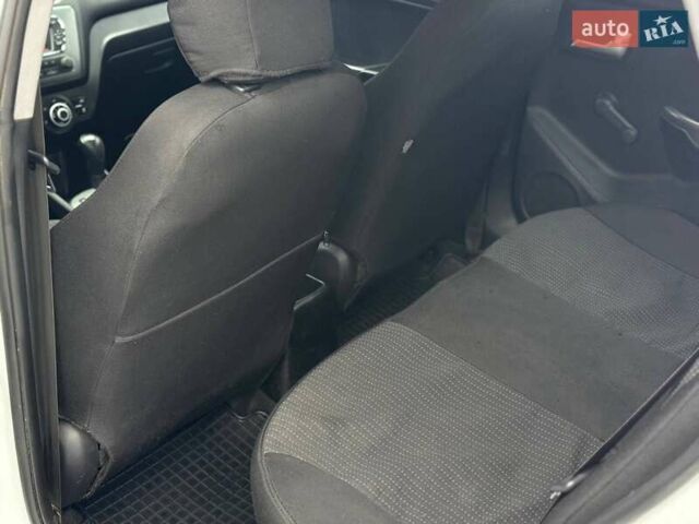 Белый Киа Рио, объемом двигателя 1.4 л и пробегом 190 тыс. км за 7299 $, фото 9 на Automoto.ua