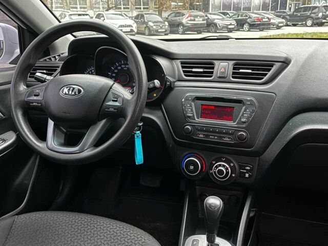 Белый Киа Рио, объемом двигателя 1.4 л и пробегом 125 тыс. км за 8000 $, фото 12 на Automoto.ua