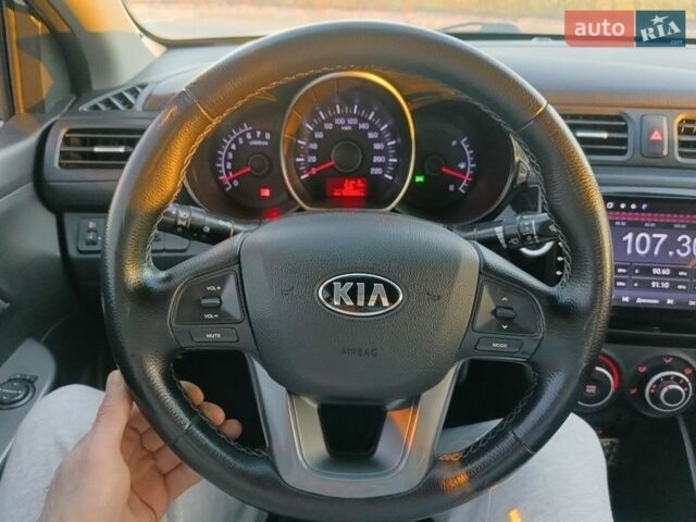 Белый Киа Рио, объемом двигателя 1.4 л и пробегом 160 тыс. км за 8500 $, фото 7 на Automoto.ua