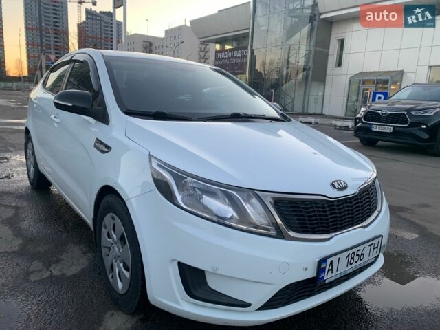 Белый Киа Рио, объемом двигателя 1.4 л и пробегом 216 тыс. км за 8555 $, фото 2 на Automoto.ua