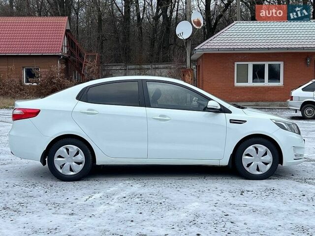 Белый Киа Рио, объемом двигателя 1.4 л и пробегом 125 тыс. км за 8300 $, фото 2 на Automoto.ua