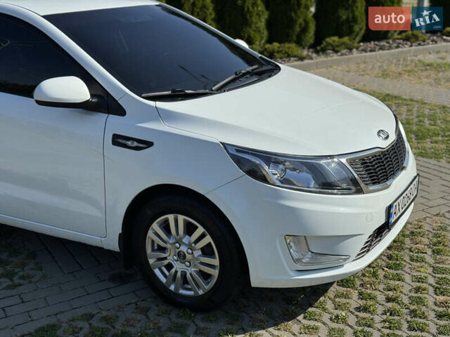 Білий Кіа Ріо, об'ємом двигуна 1.4 л та пробігом 185 тис. км за 6999 $, фото 3 на Automoto.ua