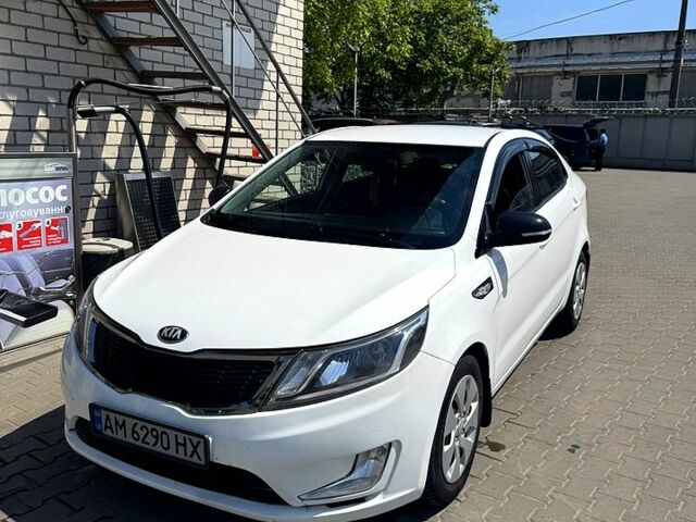 Белый Киа Рио, объемом двигателя 1.4 л и пробегом 222 тыс. км за 6900 $, фото 1 на Automoto.ua