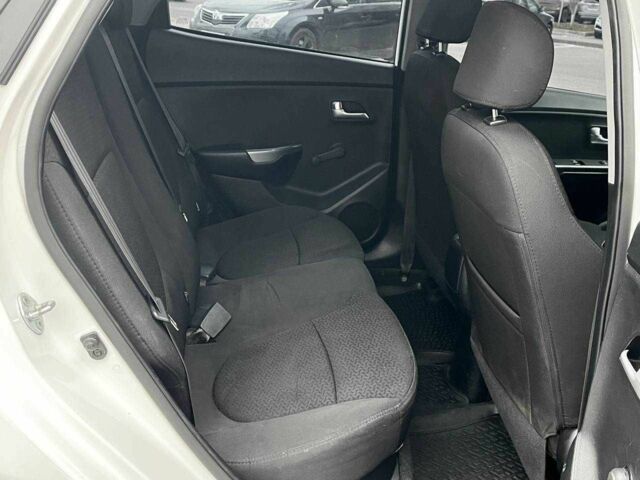 Белый Киа Рио, объемом двигателя 1.4 л и пробегом 125 тыс. км за 8000 $, фото 10 на Automoto.ua