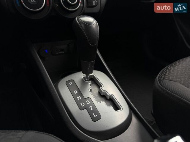 Білий Кіа Ріо, об'ємом двигуна 1.4 л та пробігом 139 тис. км за 8200 $, фото 48 на Automoto.ua