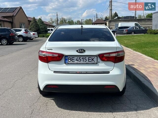 Белый Киа Рио, объемом двигателя 1.4 л и пробегом 140 тыс. км за 8900 $, фото 2 на Automoto.ua