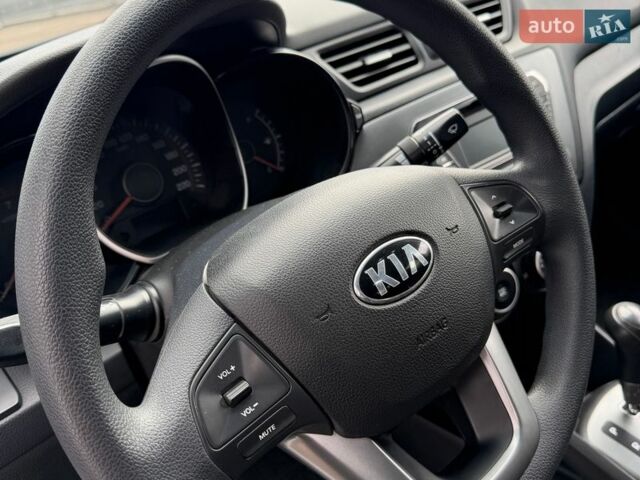 Білий Кіа Ріо, об'ємом двигуна 1.4 л та пробігом 139 тис. км за 8200 $, фото 44 на Automoto.ua