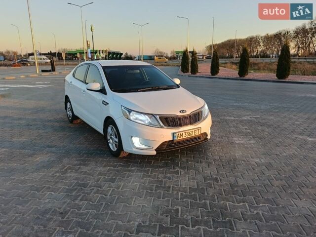 Білий Кіа Ріо, об'ємом двигуна 1.4 л та пробігом 160 тис. км за 7700 $, фото 4 на Automoto.ua