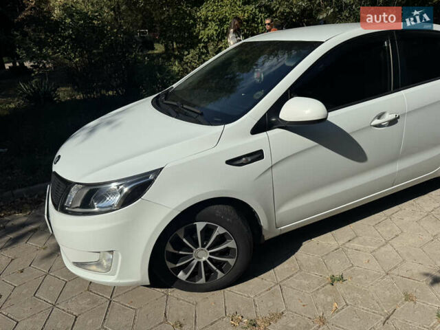 Білий Кіа Ріо, об'ємом двигуна 1.4 л та пробігом 84 тис. км за 9200 $, фото 8 на Automoto.ua