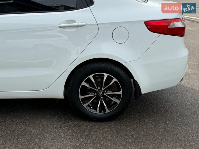 Білий Кіа Ріо, об'ємом двигуна 1.4 л та пробігом 139 тис. км за 8200 $, фото 15 на Automoto.ua