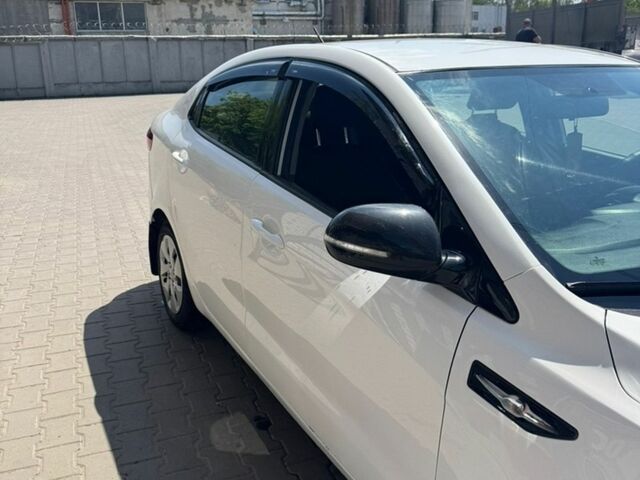 Белый Киа Рио, объемом двигателя 1.4 л и пробегом 238 тыс. км за 5500 $, фото 3 на Automoto.ua
