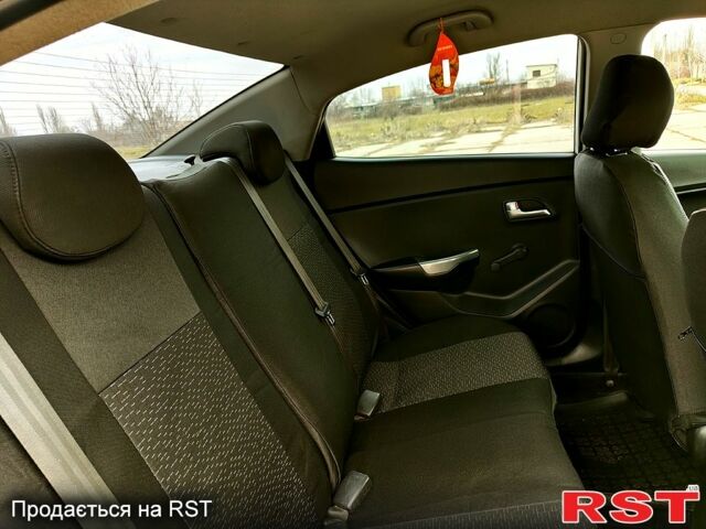 Белый Киа Рио, объемом двигателя 1.4 л и пробегом 155 тыс. км за 8300 $, фото 10 на Automoto.ua