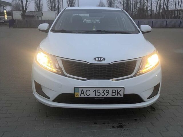 Белый Киа Рио, объемом двигателя 1.4 л и пробегом 180 тыс. км за 8000 $, фото 6 на Automoto.ua