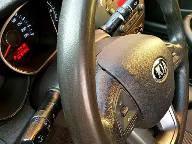 Білий Кіа Ріо, об'ємом двигуна 1.4 л та пробігом 87 тис. км за 7500 $, фото 7 на Automoto.ua