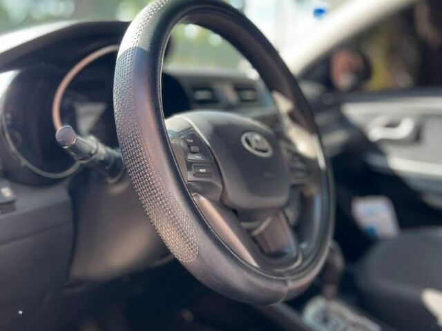 Белый Киа Рио, объемом двигателя 1.4 л и пробегом 220 тыс. км за 8000 $, фото 16 на Automoto.ua