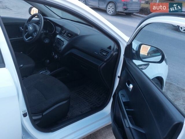 Білий Кіа Ріо, об'ємом двигуна 1.4 л та пробігом 139 тис. км за 7000 $, фото 5 на Automoto.ua