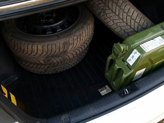 Білий Кіа Ріо, об'ємом двигуна 1.4 л та пробігом 870 тис. км за 7500 $, фото 9 на Automoto.ua