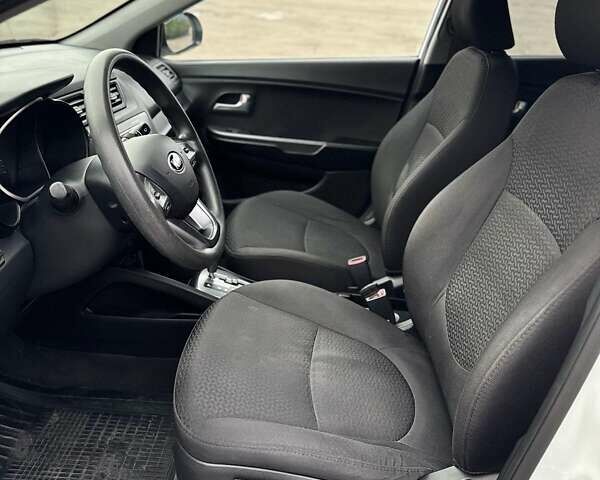 Белый Киа Рио, объемом двигателя 1.4 л и пробегом 140 тыс. км за 7800 $, фото 13 на Automoto.ua