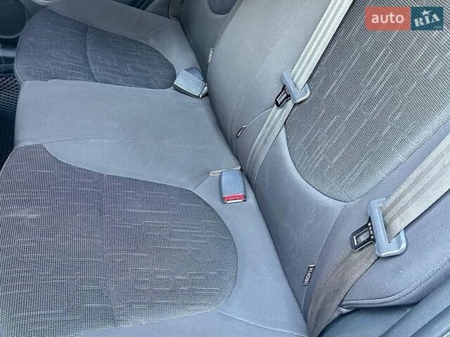 Белый Киа Рио, объемом двигателя 1.6 л и пробегом 135 тыс. км за 9000 $, фото 10 на Automoto.ua