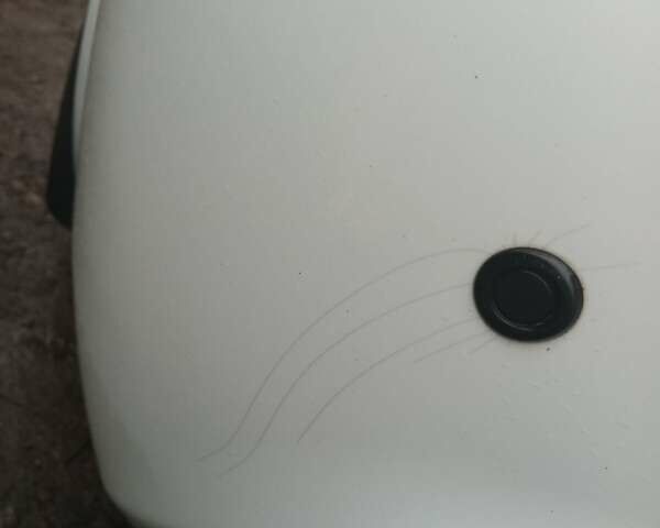 Білий Кіа Ріо, об'ємом двигуна 1.4 л та пробігом 87 тис. км за 8000 $, фото 15 на Automoto.ua