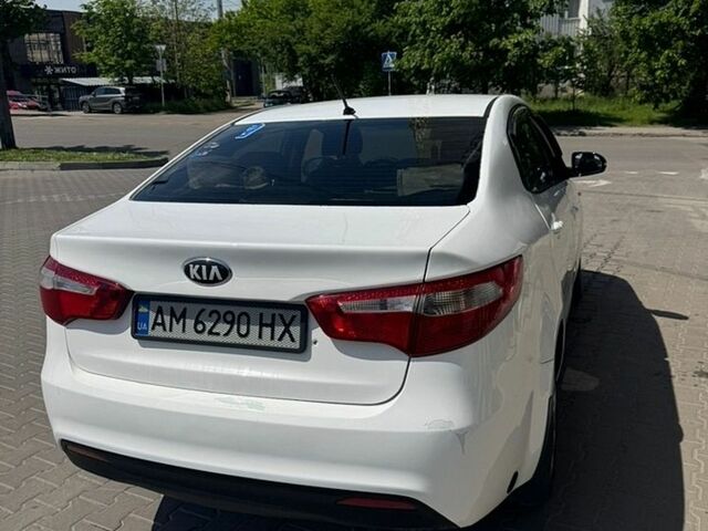 Білий Кіа Ріо, об'ємом двигуна 1.4 л та пробігом 221 тис. км за 5999 $, фото 4 на Automoto.ua