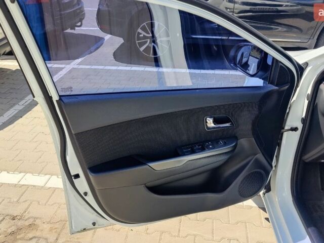 Белый Киа Рио, объемом двигателя 1.59 л и пробегом 130 тыс. км за 7400 $, фото 48 на Automoto.ua