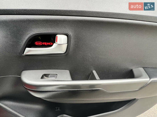 Белый Киа Рио, объемом двигателя 1.4 л и пробегом 246 тыс. км за 6550 $, фото 25 на Automoto.ua