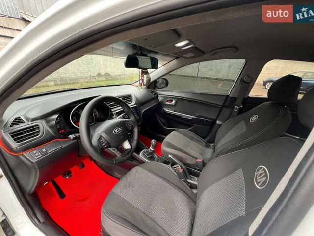 Белый Киа Рио, объемом двигателя 1.4 л и пробегом 246 тыс. км за 6550 $, фото 9 на Automoto.ua